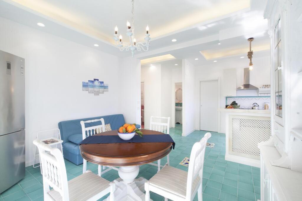 소렌토 Super Attico Vista Mare Con Piscina 아파트 외부 사진