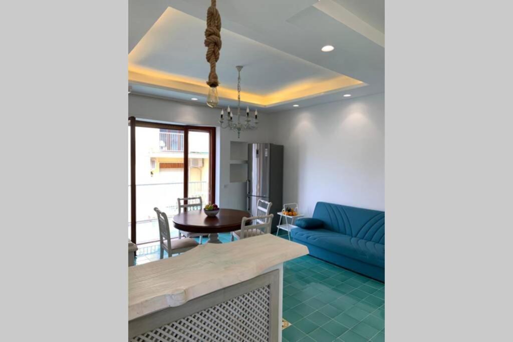 소렌토 Super Attico Vista Mare Con Piscina 아파트 외부 사진