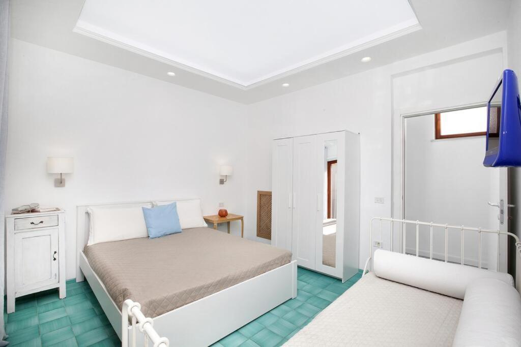 소렌토 Super Attico Vista Mare Con Piscina 아파트 외부 사진