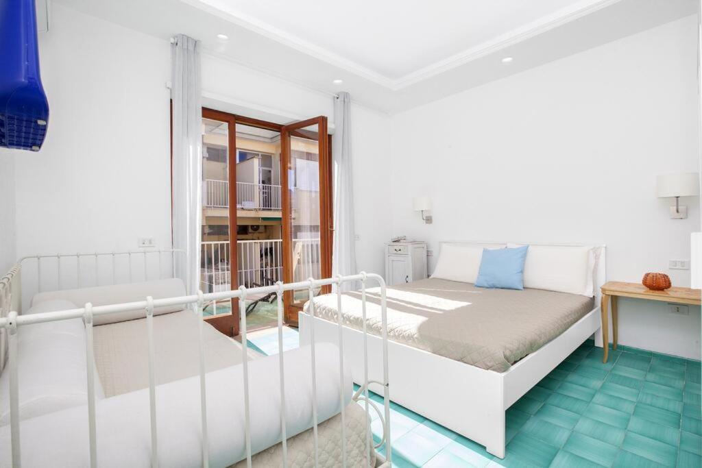 소렌토 Super Attico Vista Mare Con Piscina 아파트 외부 사진