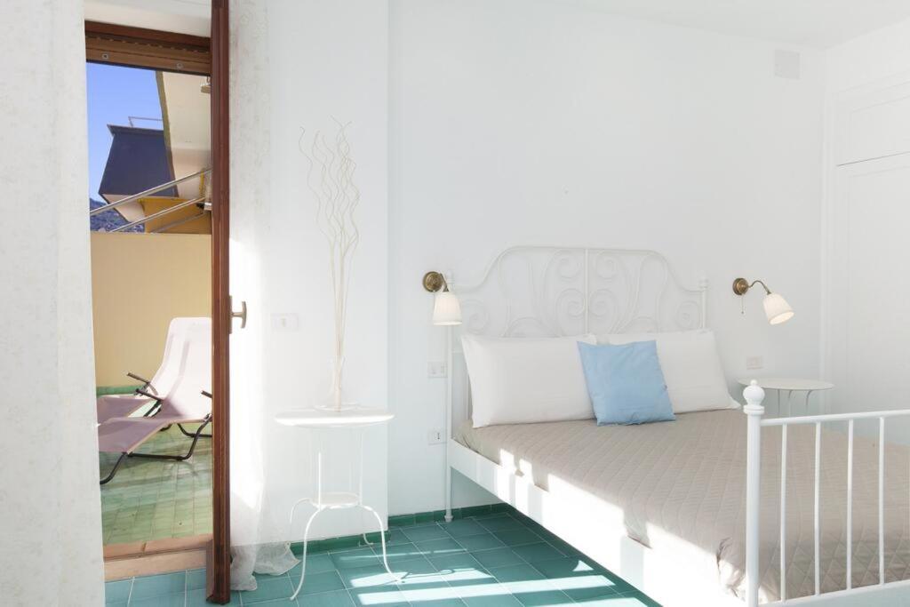 소렌토 Super Attico Vista Mare Con Piscina 아파트 외부 사진