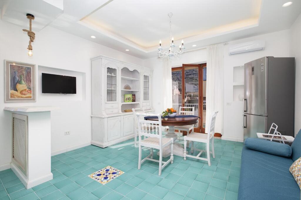 소렌토 Super Attico Vista Mare Con Piscina 아파트 외부 사진