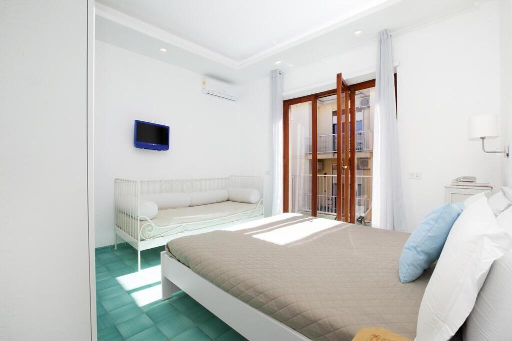 소렌토 Super Attico Vista Mare Con Piscina 아파트 외부 사진